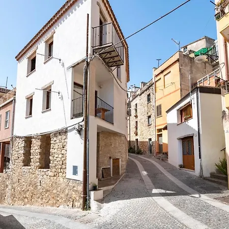 La Casa Di Zia Maria Veneranda דירה *